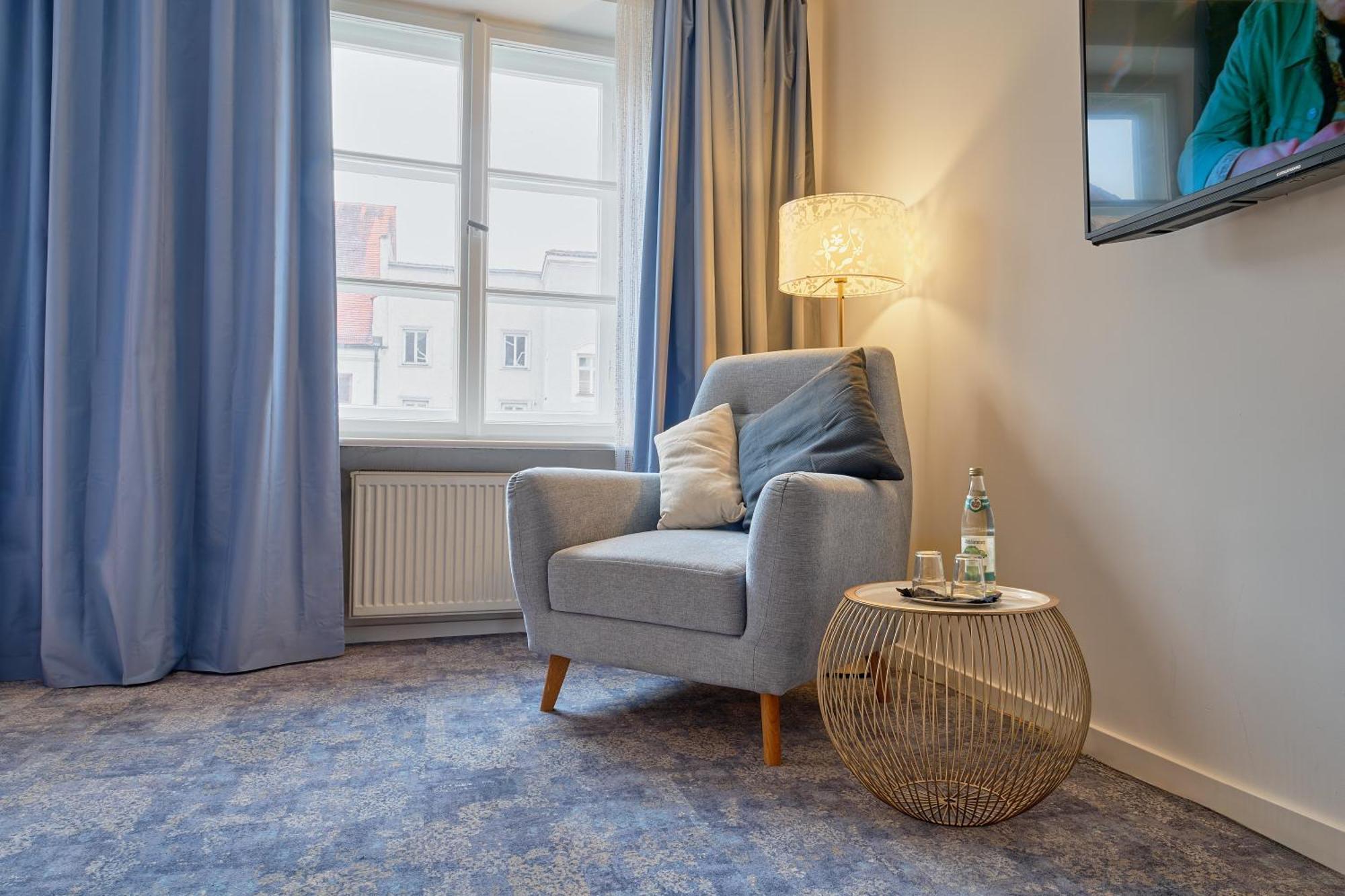 Hotel Zur Krone Neuötting Buitenkant foto
